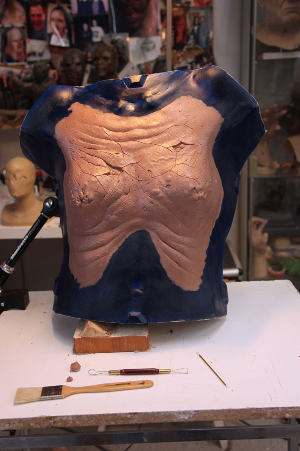 Escultura del torso de la criatura de Maus